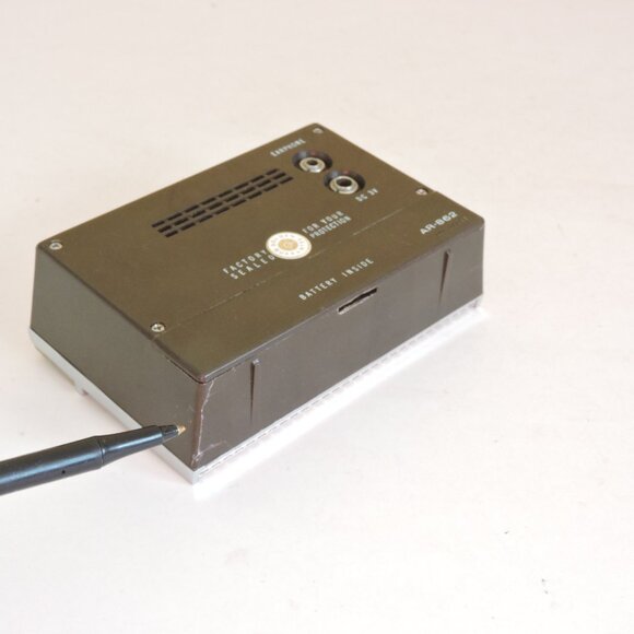 Vintage 1970's Aiwa 10 Transistor Radio With Leather Case - Size 5" x 3" - Picture 7 of 9